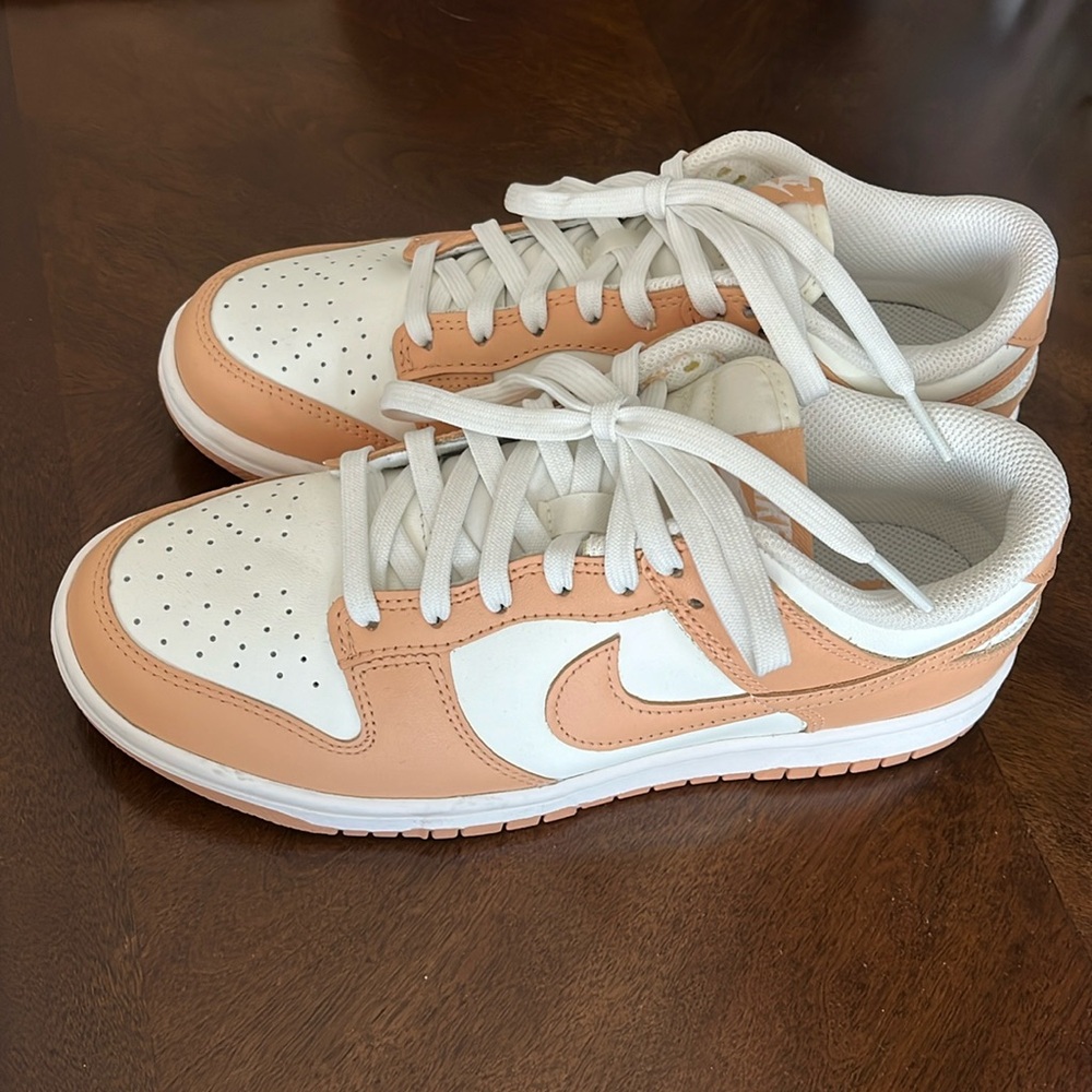 Nike Women’s Low Top Sneakers - White & Peach